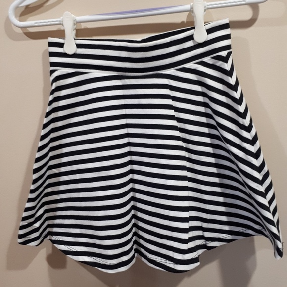 Black & White Skirt - Picture 1 of 3